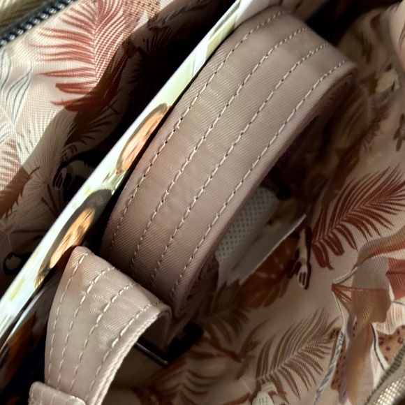 Lug Coupe Convertible Crossbody Bag (Sand Taupe) NWT - Picture 4 of 5